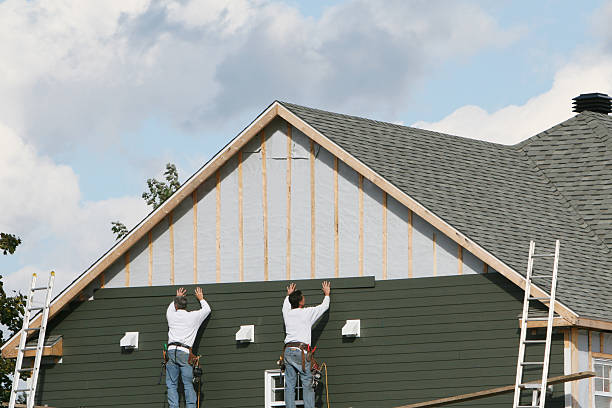 Professional Siding technician working in Freeport, FL